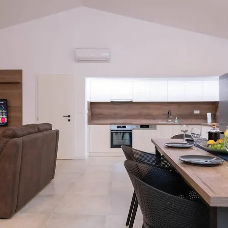 Luca By Interhome Poreč