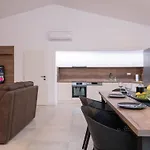 Luca By Interhome פורץ