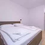 Luca By Interhome פורץ