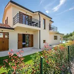 בית נופש Luca By Interhome *