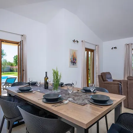 בית נופש Luca By Interhome פורץ